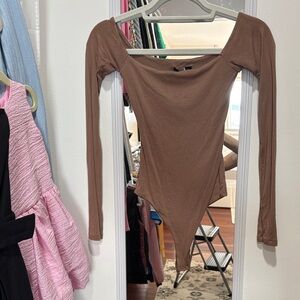 naked wardrobe Brown Long Sleeve Scoop Neck Bodysuit